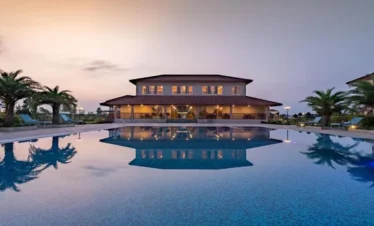 Riverbank Jungle Resort