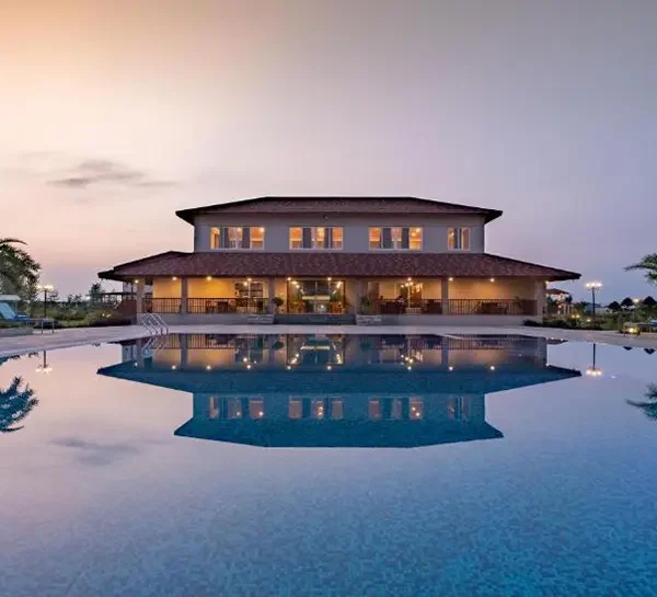 Riverbank Jungle Resort