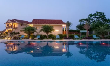 Riverbank Jungle Resort-Chitwan