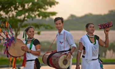 Tharu-Culture-Barahi-jungle-lodge