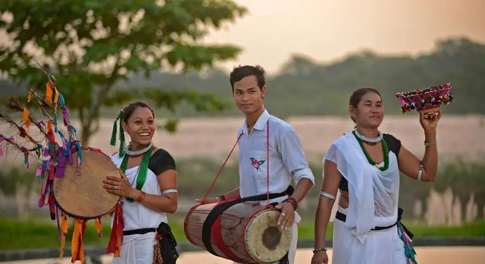 Tharu-Culture-Barahi-jungle-lodge