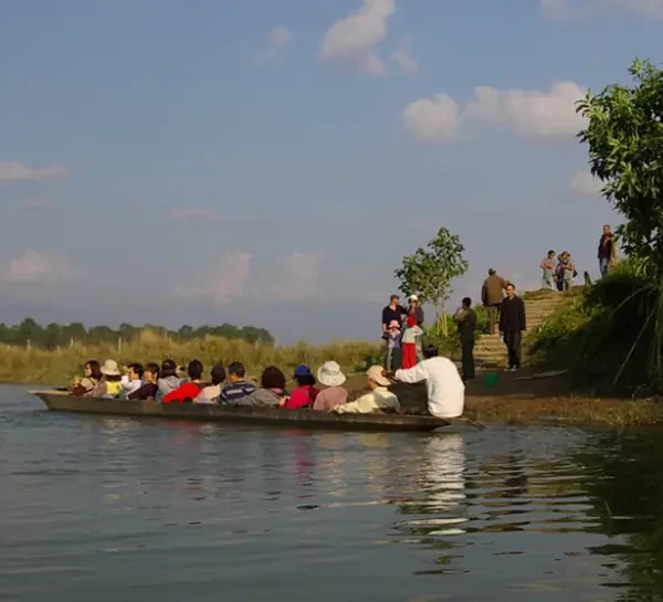 chitwan jungle safari Canoe