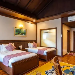riverbank jungle resort-ROOM